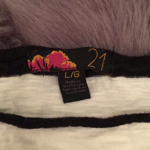 Black & White Rue21 Top - Picture 2 of 4